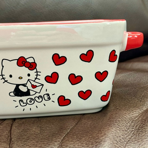 Hello Kitty Love with Red Hearts Ceramic Valentine’s Day Loaf Pan - Picture 9 of 13